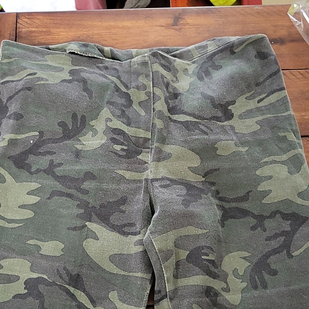 Tracy Evans limited camouflage Capri pants
